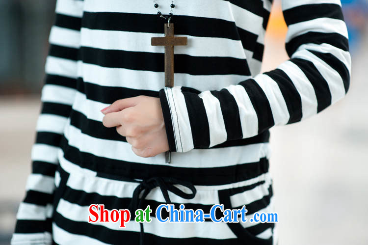 2014 spring new Korean female beauty graphics thin thick MM the code load horizontal streaks clean dresses black-and-white striped XXXXL pictures, price, brand platters! Elections are good character, the national distribution, so why buy now enjoy more preferential! Health